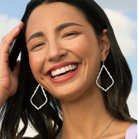 Kendra Scott Sophee Drop Earrings in Silver - Picture 2 of 6